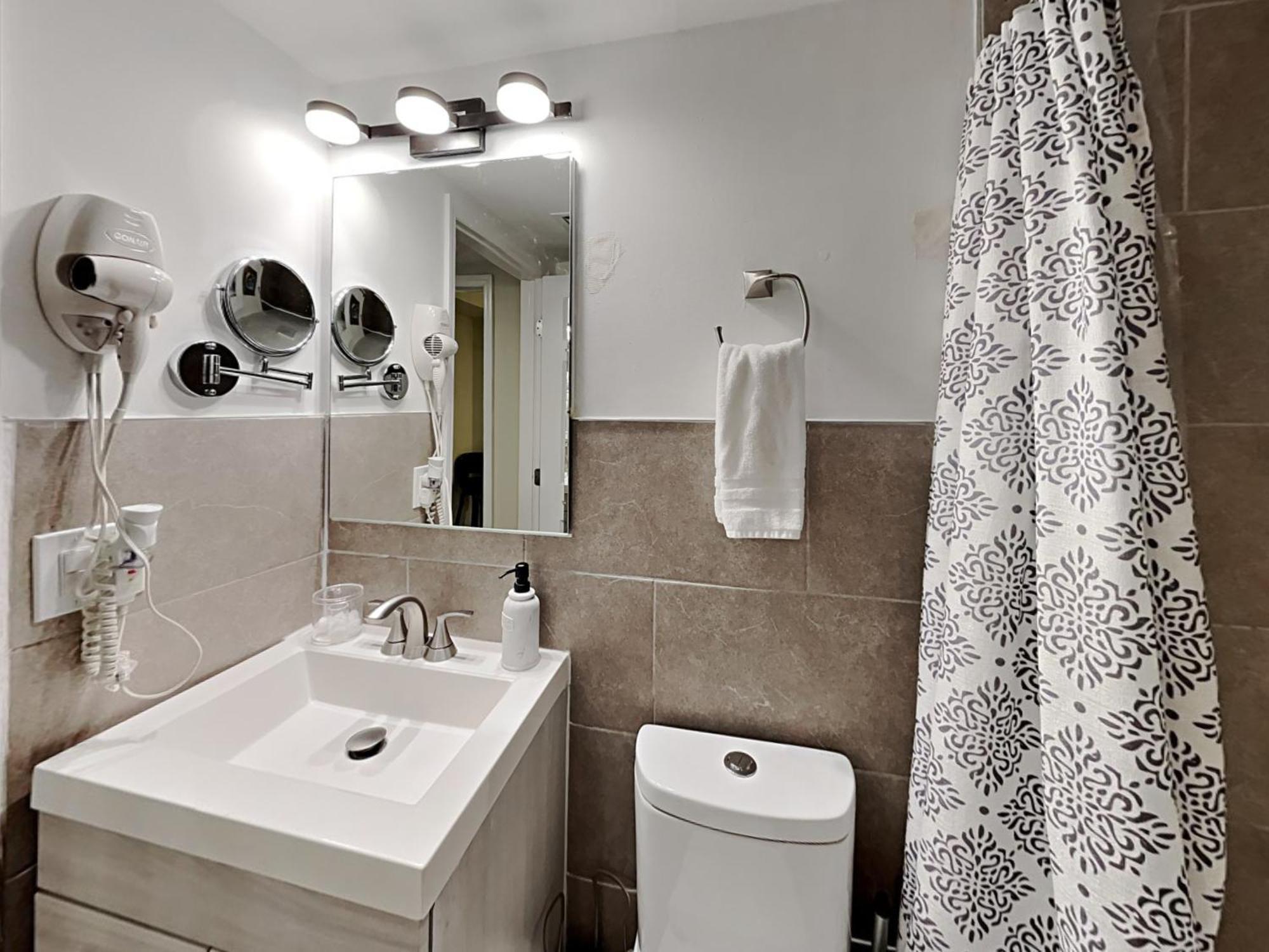 Private Rooms At Miami Centrally Located With Free Parking 外观 照片