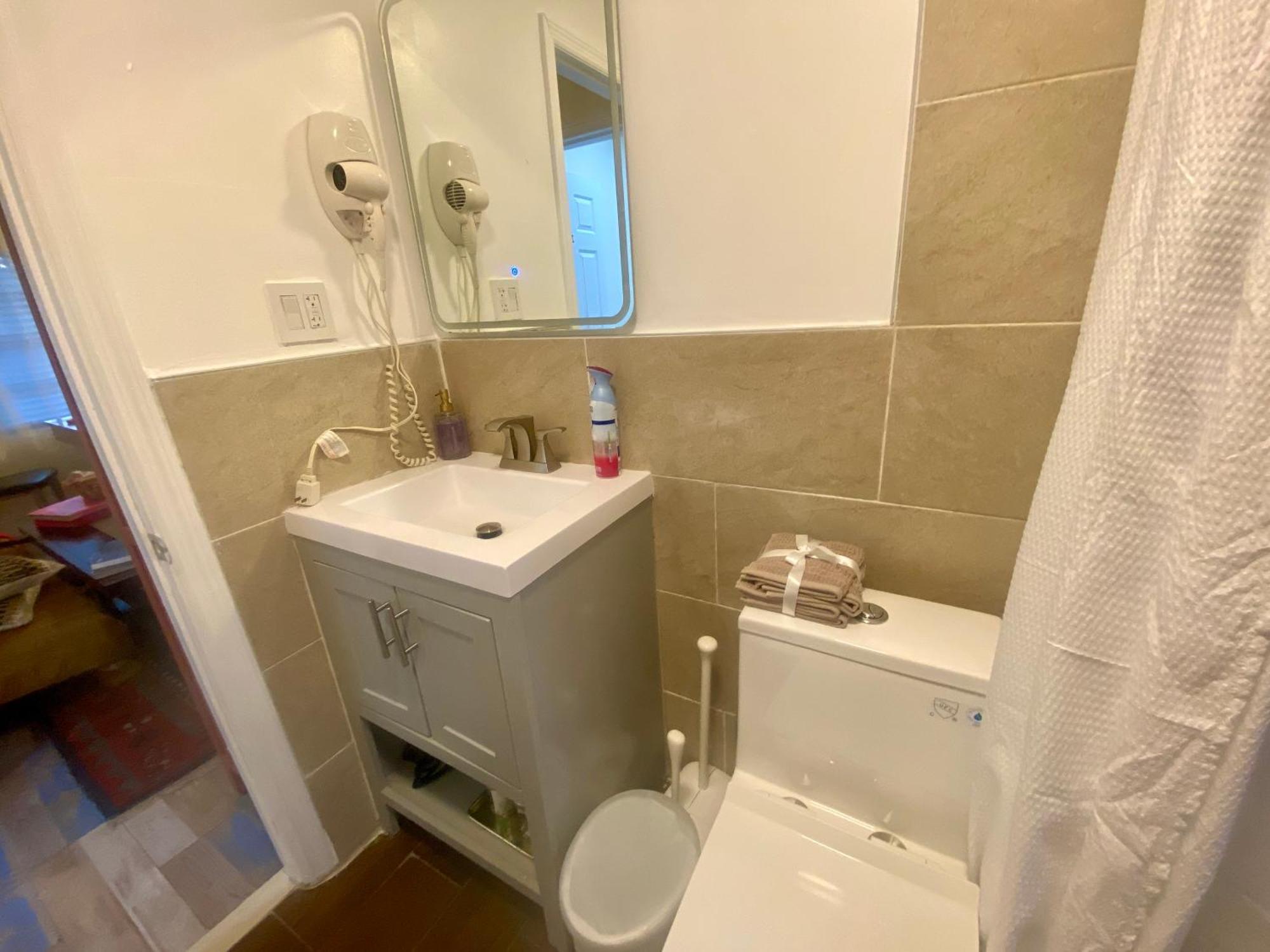 Private Rooms At Miami Centrally Located With Free Parking 外观 照片