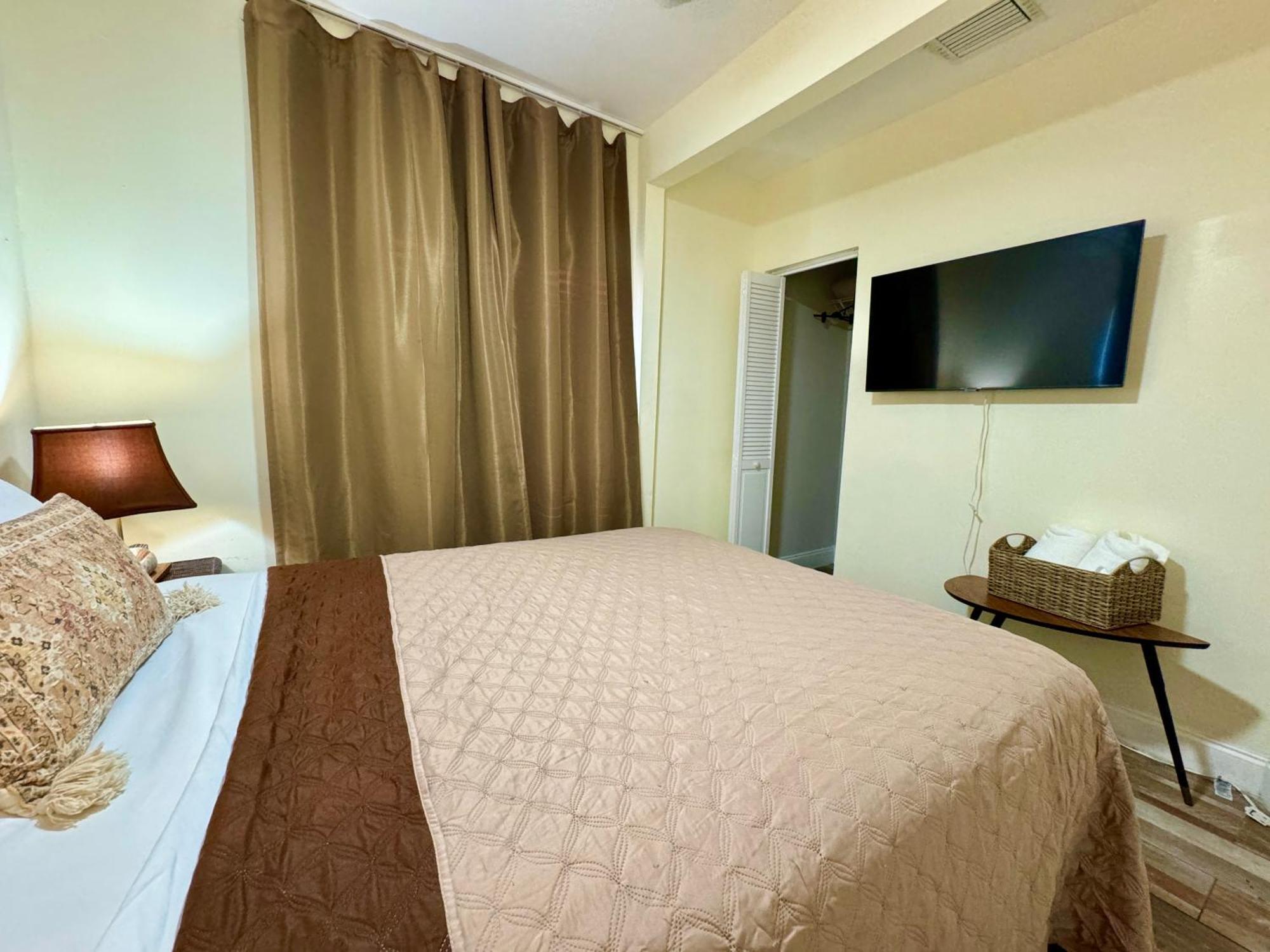 Private Rooms At Miami Centrally Located With Free Parking 外观 照片